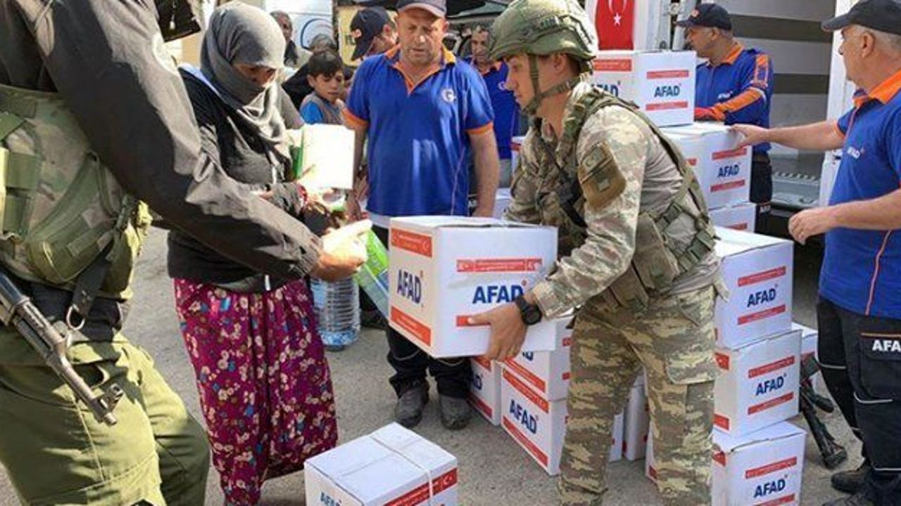 Turkish army delivers aid to needy locals in N.Syria