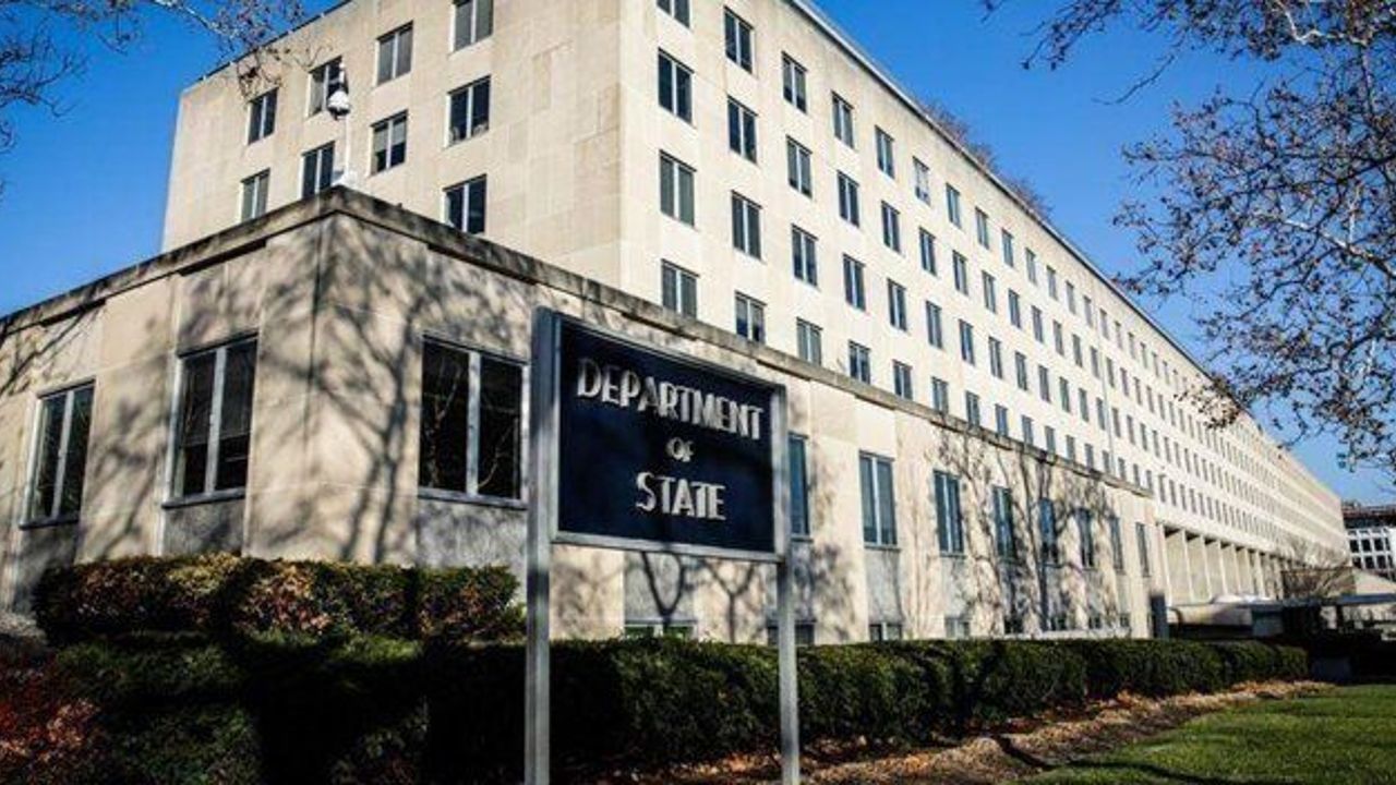 US officially orders families of embassy staff to leave Ukraine