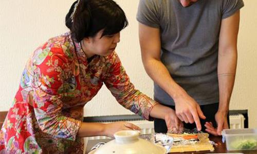Japanese businesswoman serves sushi with Hamsi