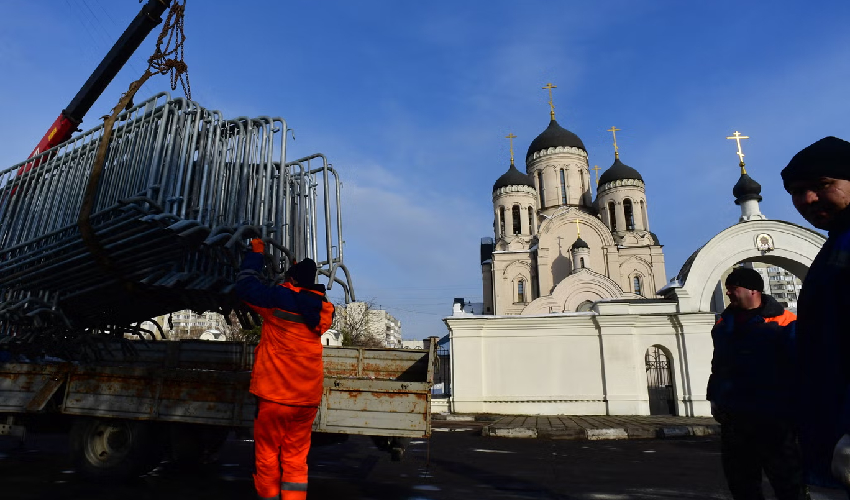 Hearse drivers refuse to take Navalny's body for Moscow funeral