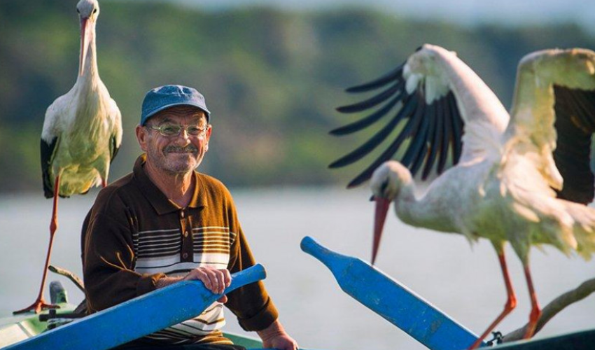 Stork ‘Yaren’ returns to Turkish fisherman Yilmaz for 13th time