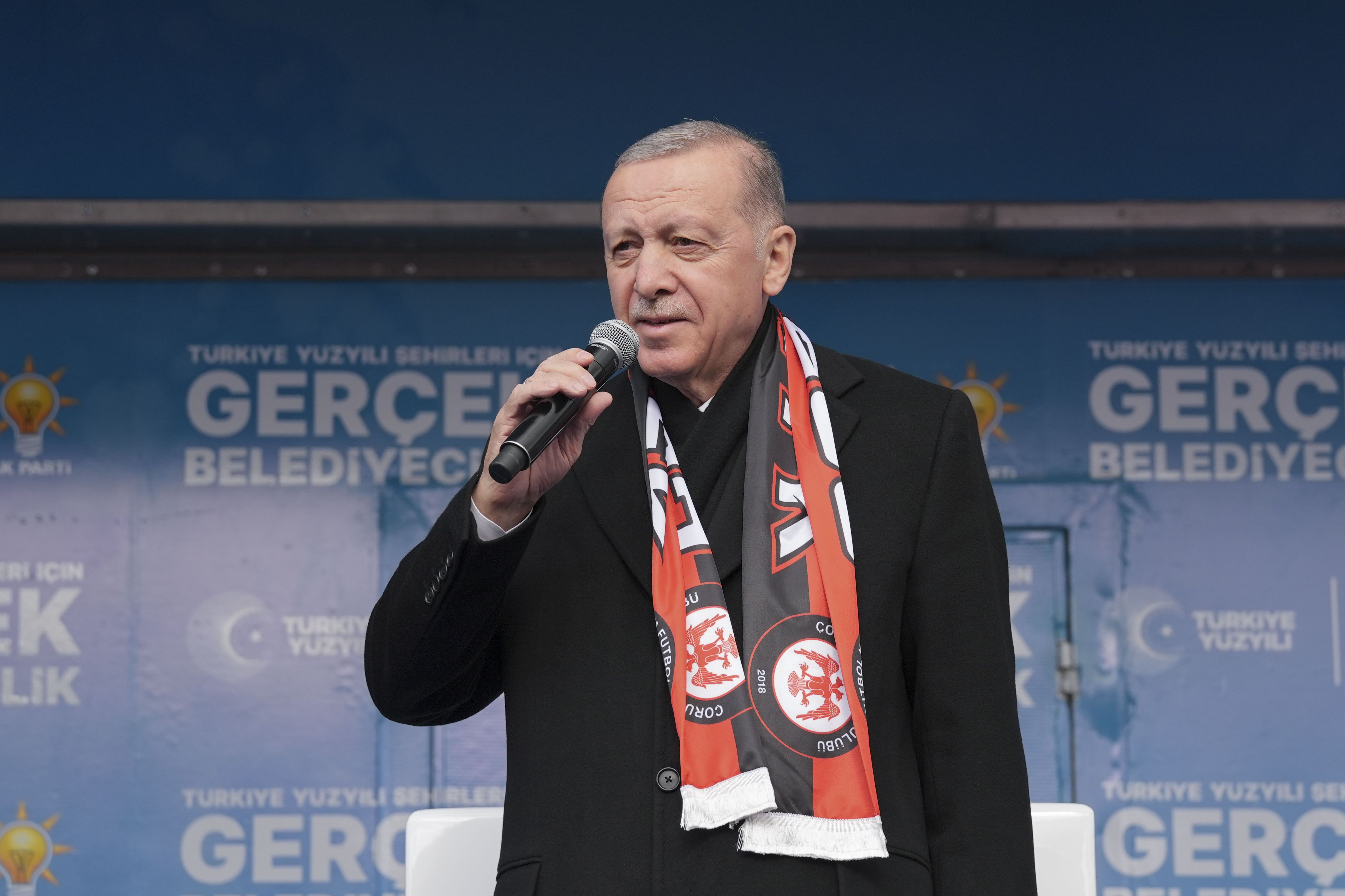 Erdogan highlights government achievements, criticizes opposition at Corum rally