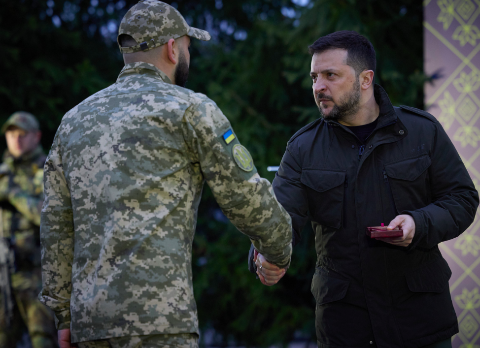 Ukrainian President Zelenskyy joins Muslim soldiers for iftar program