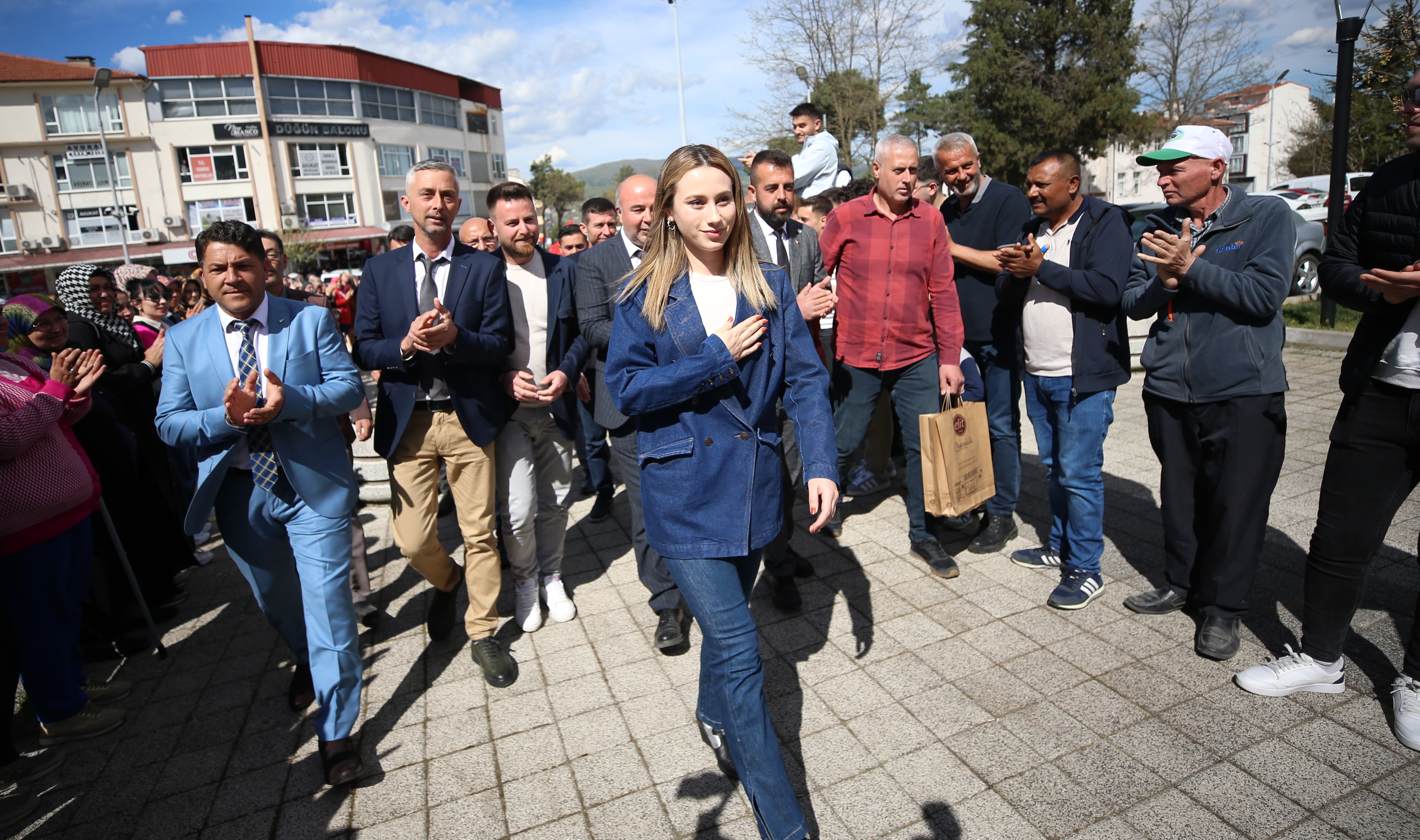 Zeynep Celik, youngest mayor in Türkiye's election, receives her license