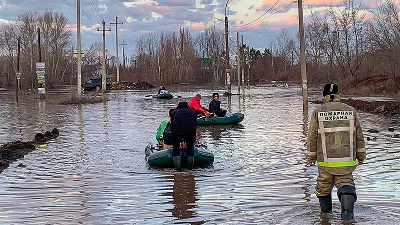 Russia evacuates over 4,000 individuals from the Orenburg region following a dam breach resulting in flooding