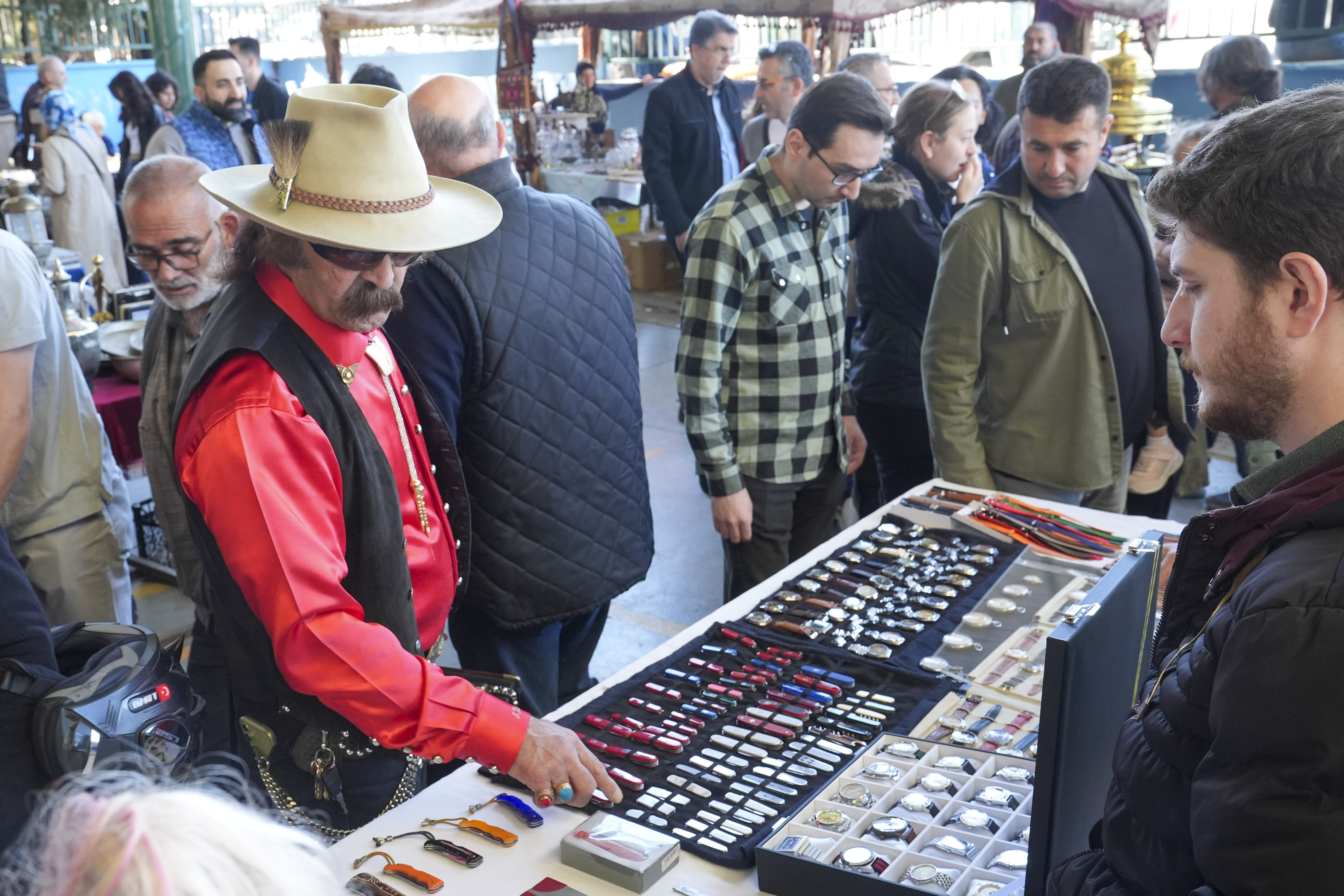 Ayranci Antiques Market in Ankara draws collectors from near and far