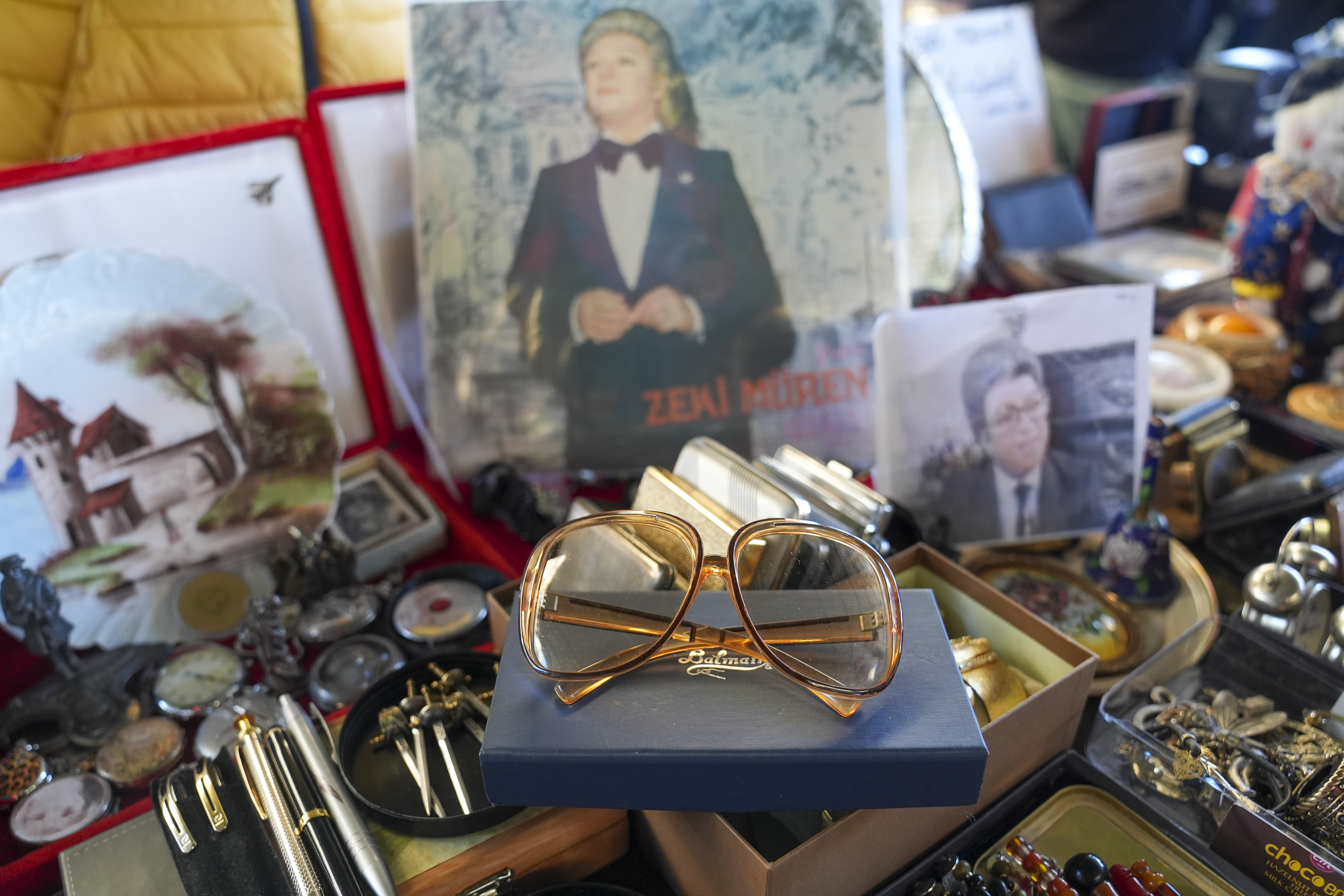 Ayranci Antiques Market in Ankara draws collectors from near and far