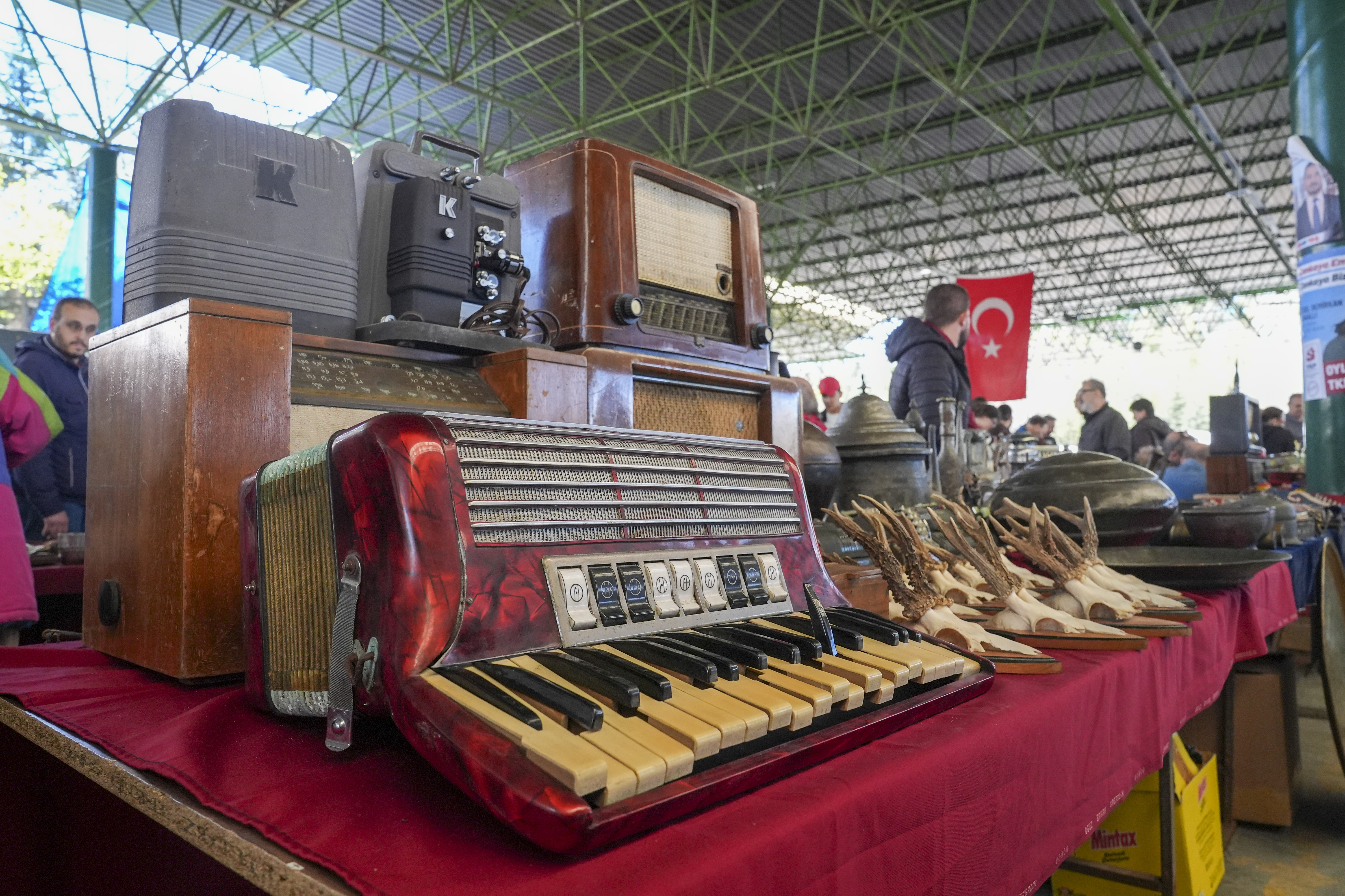 Ayranci Antiques Market in Ankara draws collectors from near and far