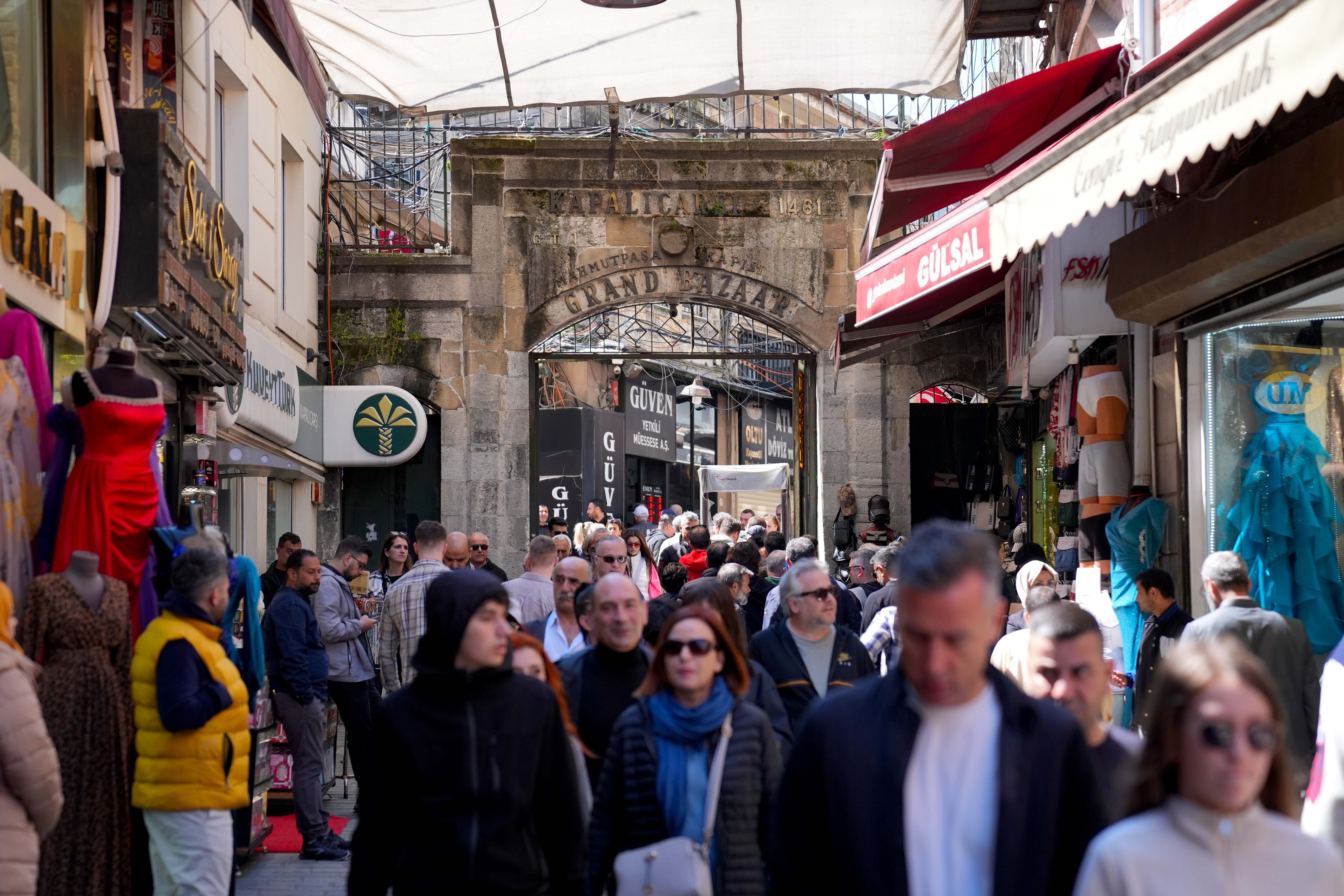 'All festive vibes': Historic Eminonu preferred for Eid shopping in Istanbul