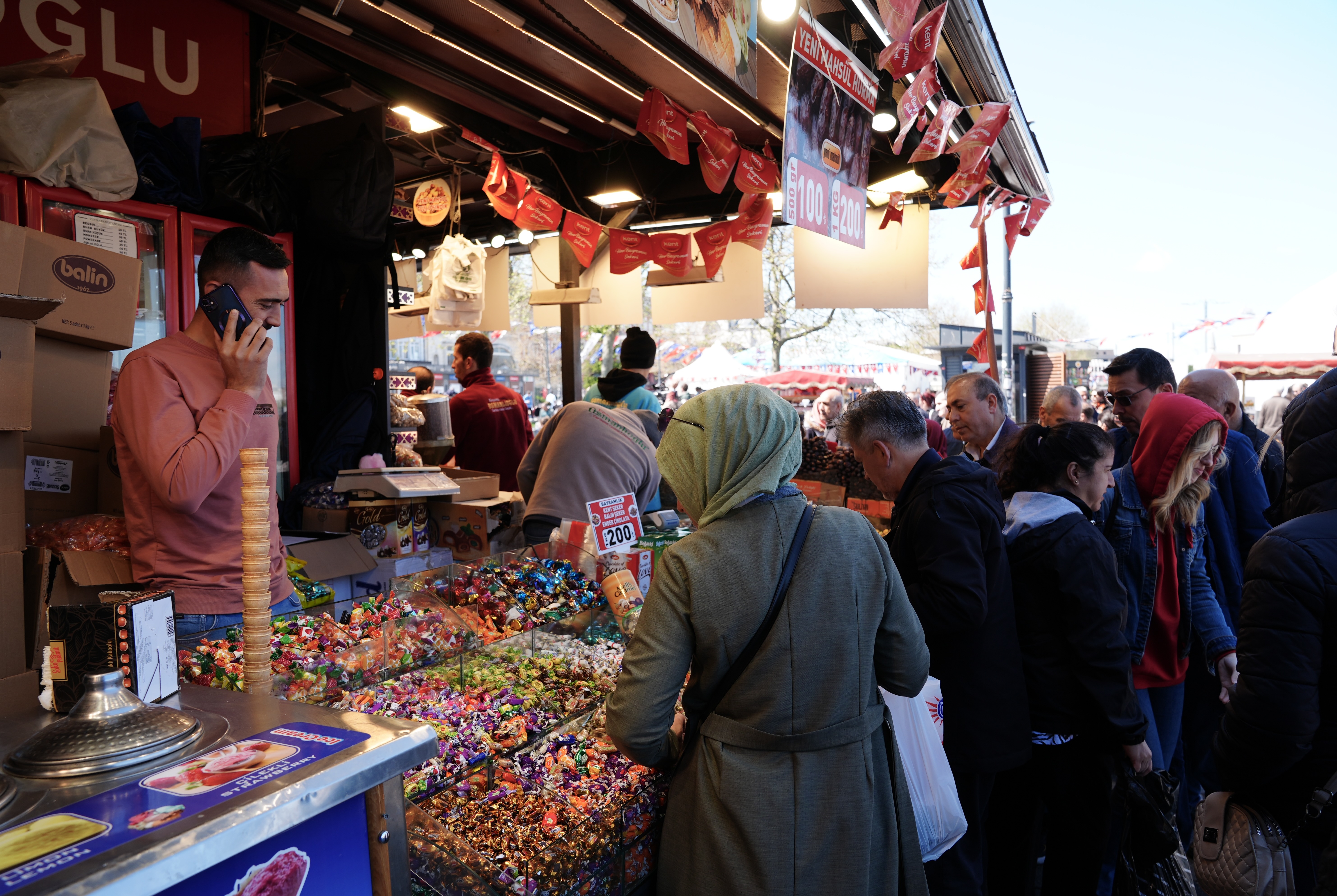 'All festive vibes': Historic Eminonu preferred for Eid shopping in Istanbul