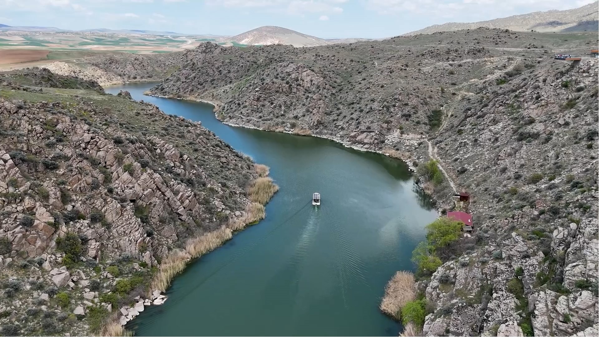 Bozlak folk songs echo in historical site during Tourism Week