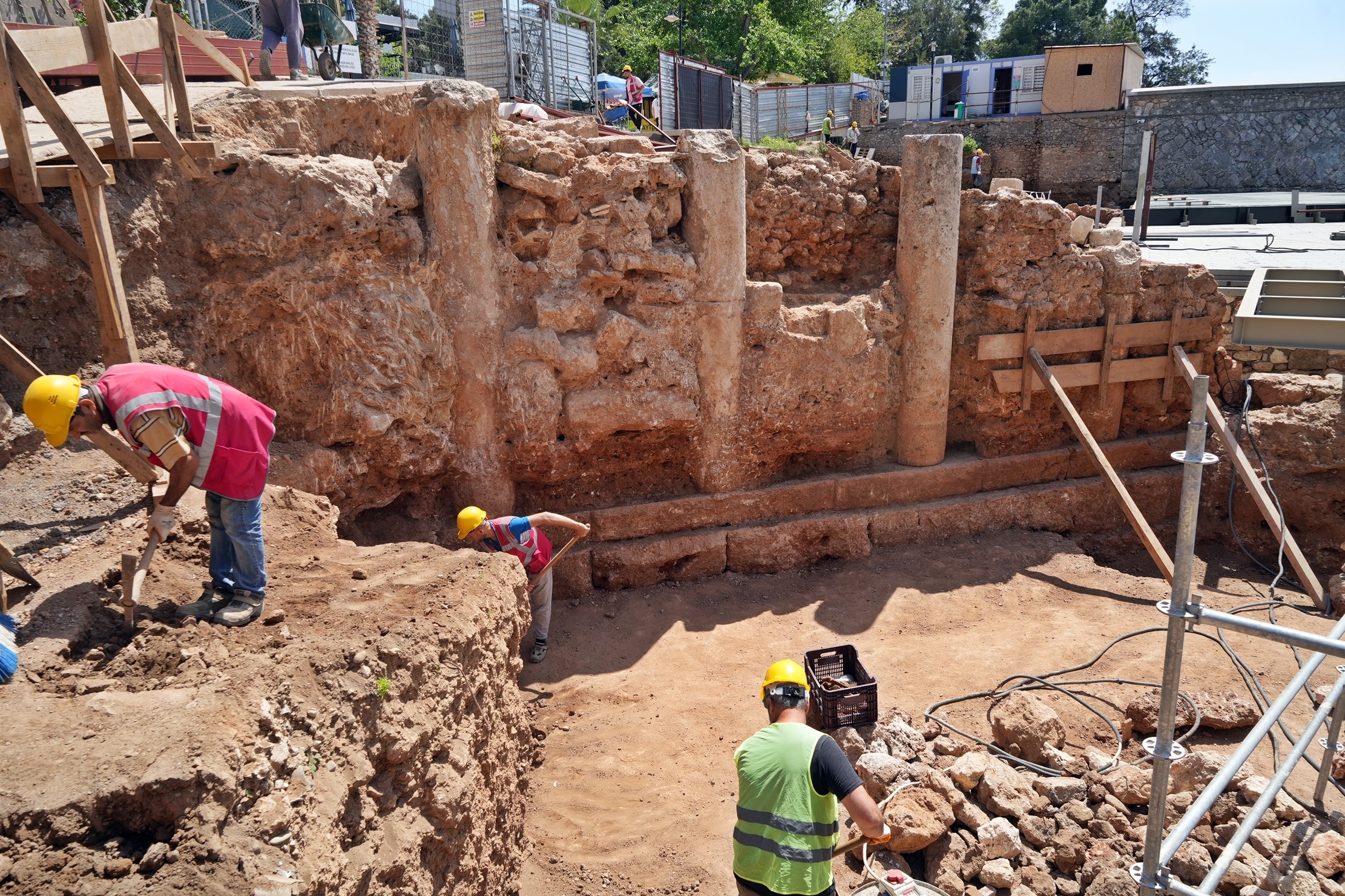 Roman colonnaded street discovered in Antalya, Türkiye