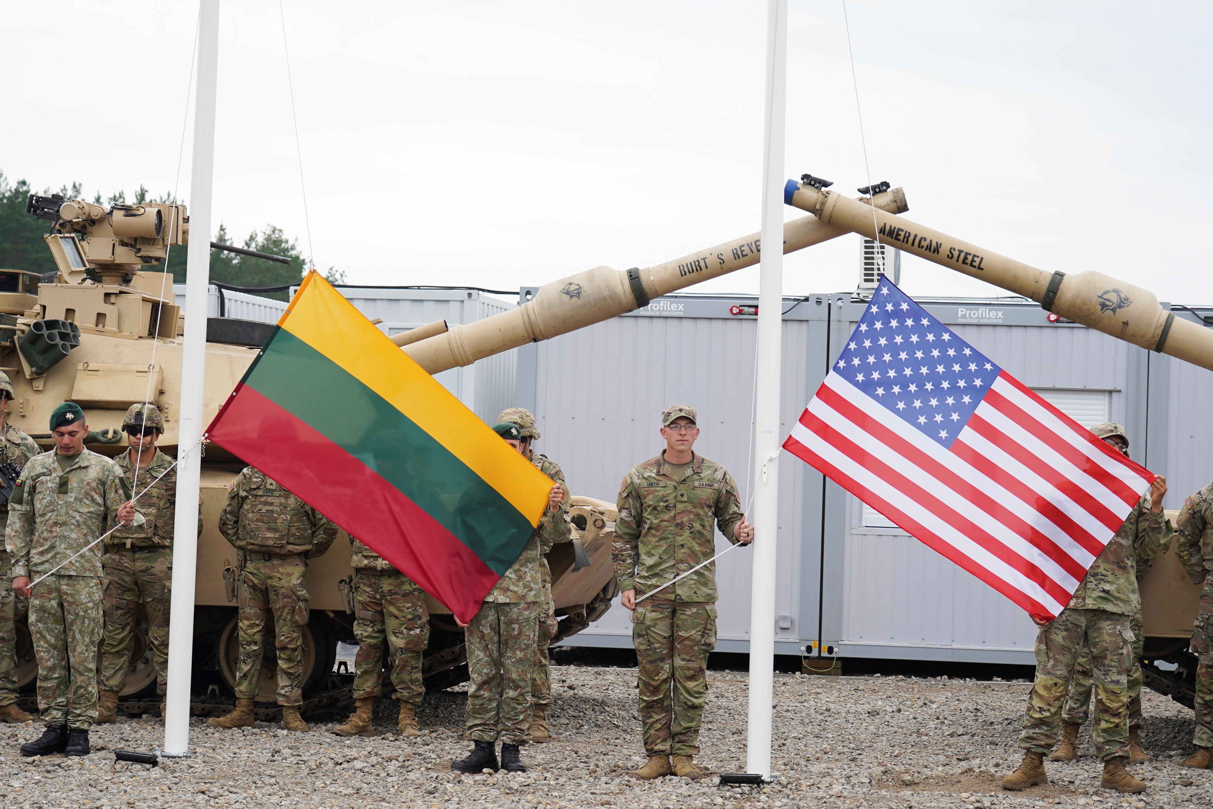 Krašto apsaugos ministras sakė, kad amerikiečių batalionas Lietuvoje liks neribotą laiką
