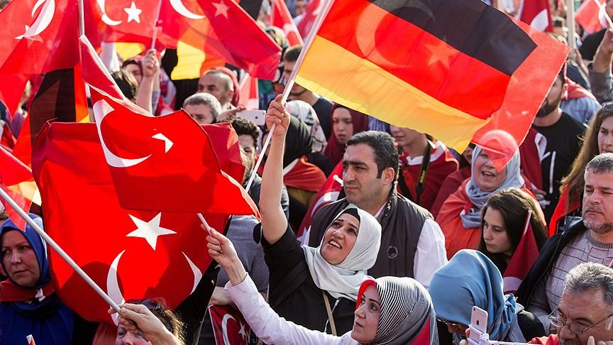 Der deutsche Ministerpräsident lobt den Beitrag türkischer Arbeitnehmer in Deutschland