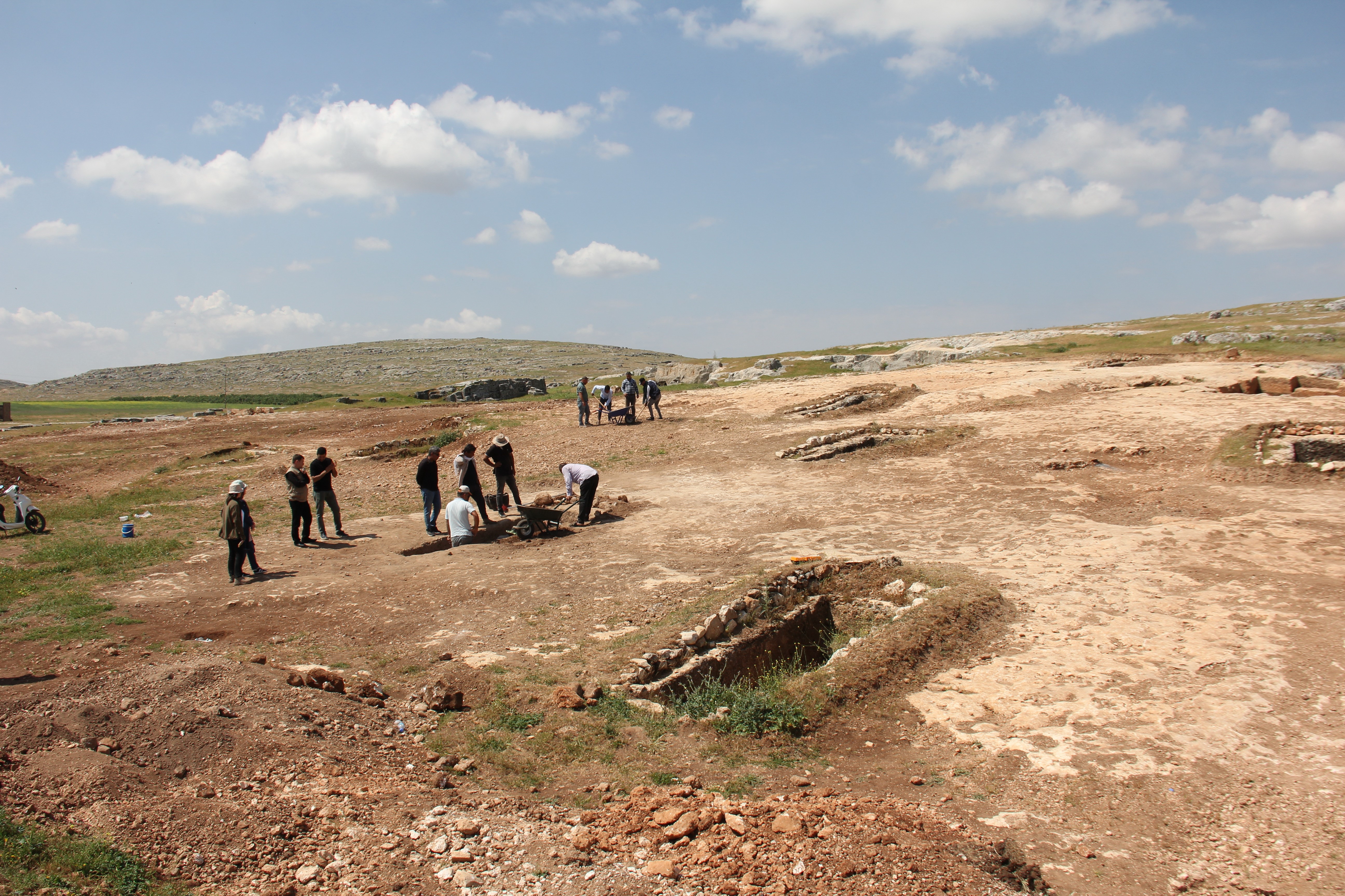 2000-year-old Turus Rock Tombs under excavation