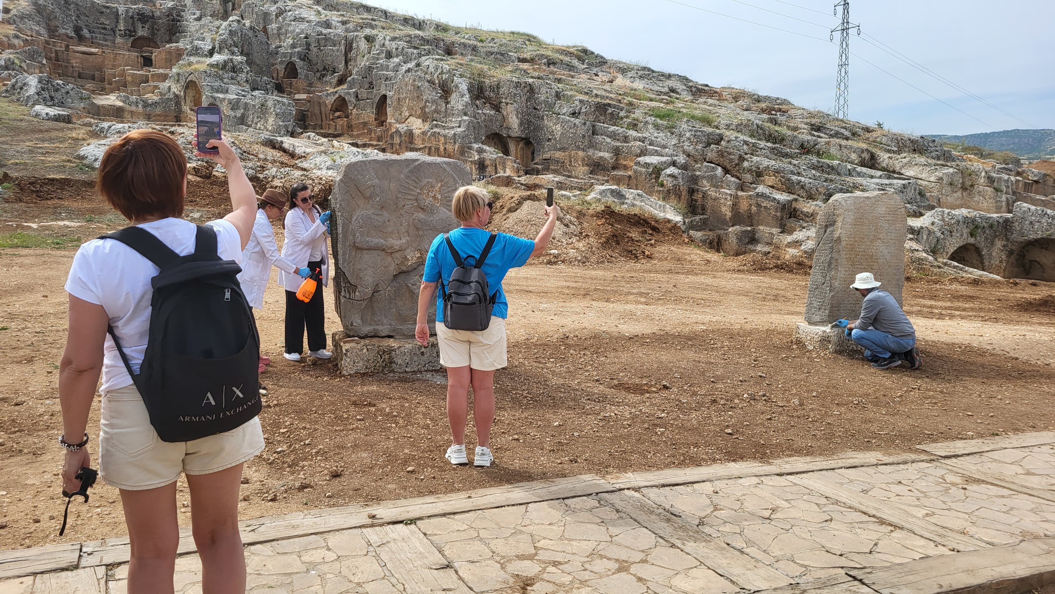 2,100-year-old Roman steles to go on exhibit in ancient city of Perre