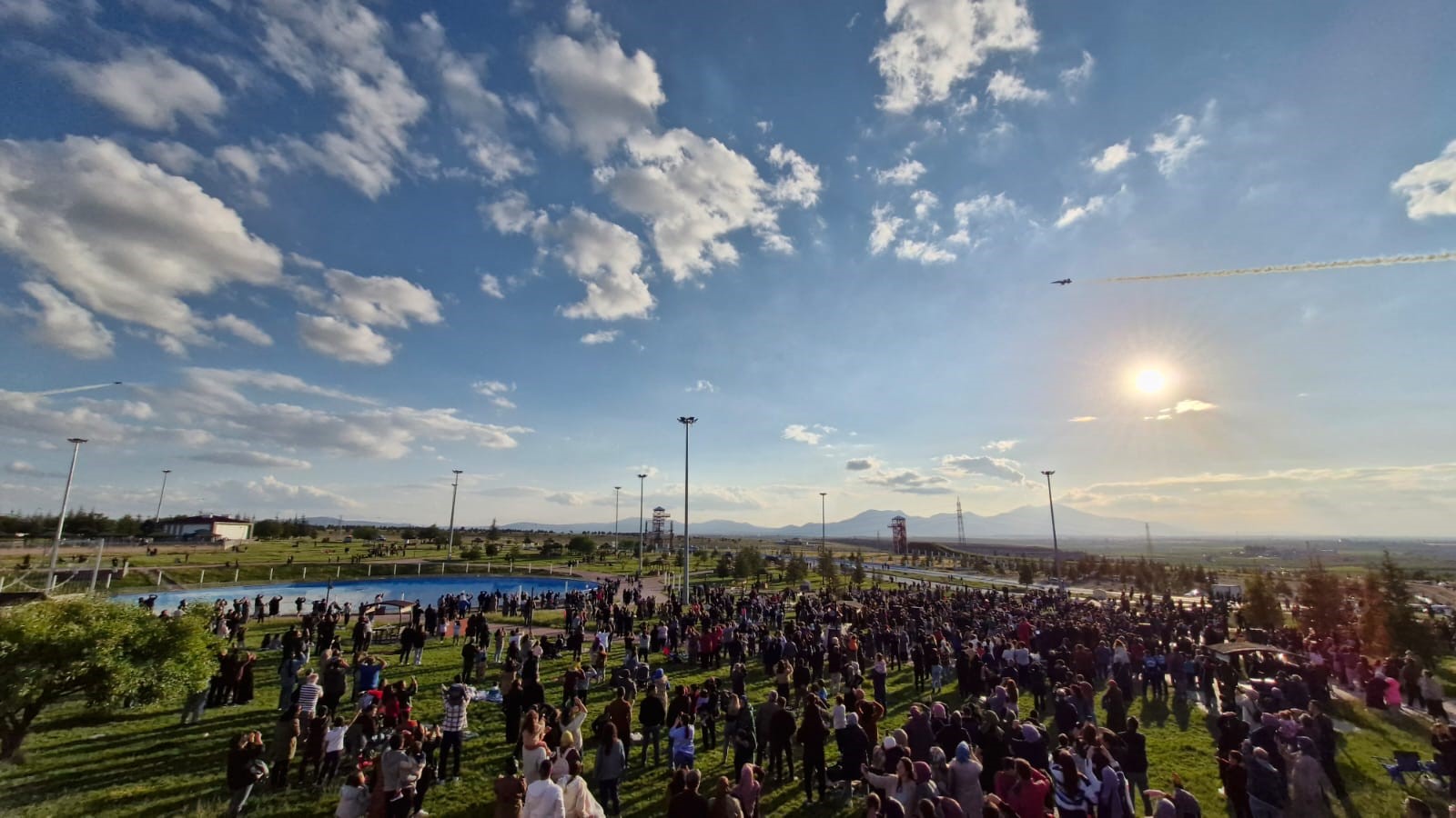 Turkish Stars commemorate Turkish Language Day with spectacular air shows