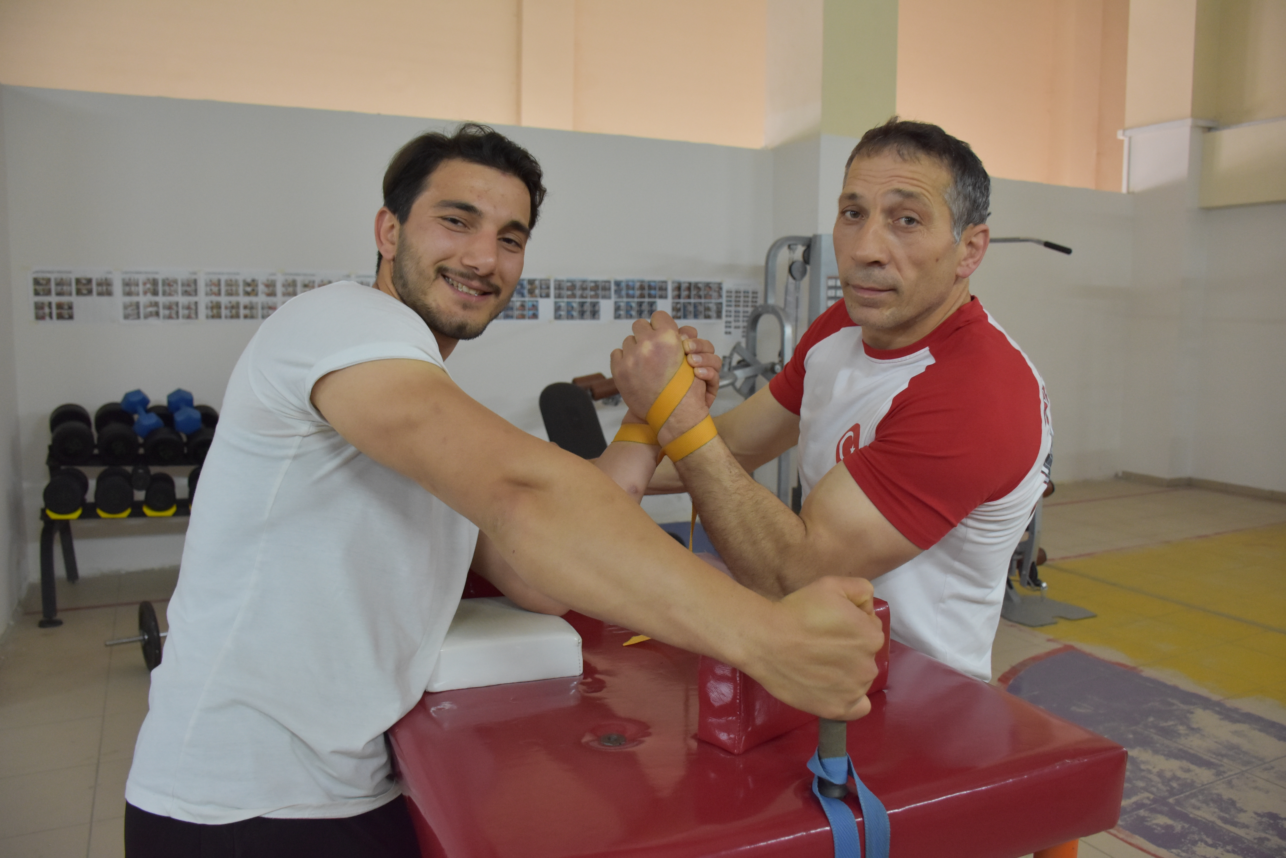 Türkiye's 51-year-old national arm wrestler aims for world championship