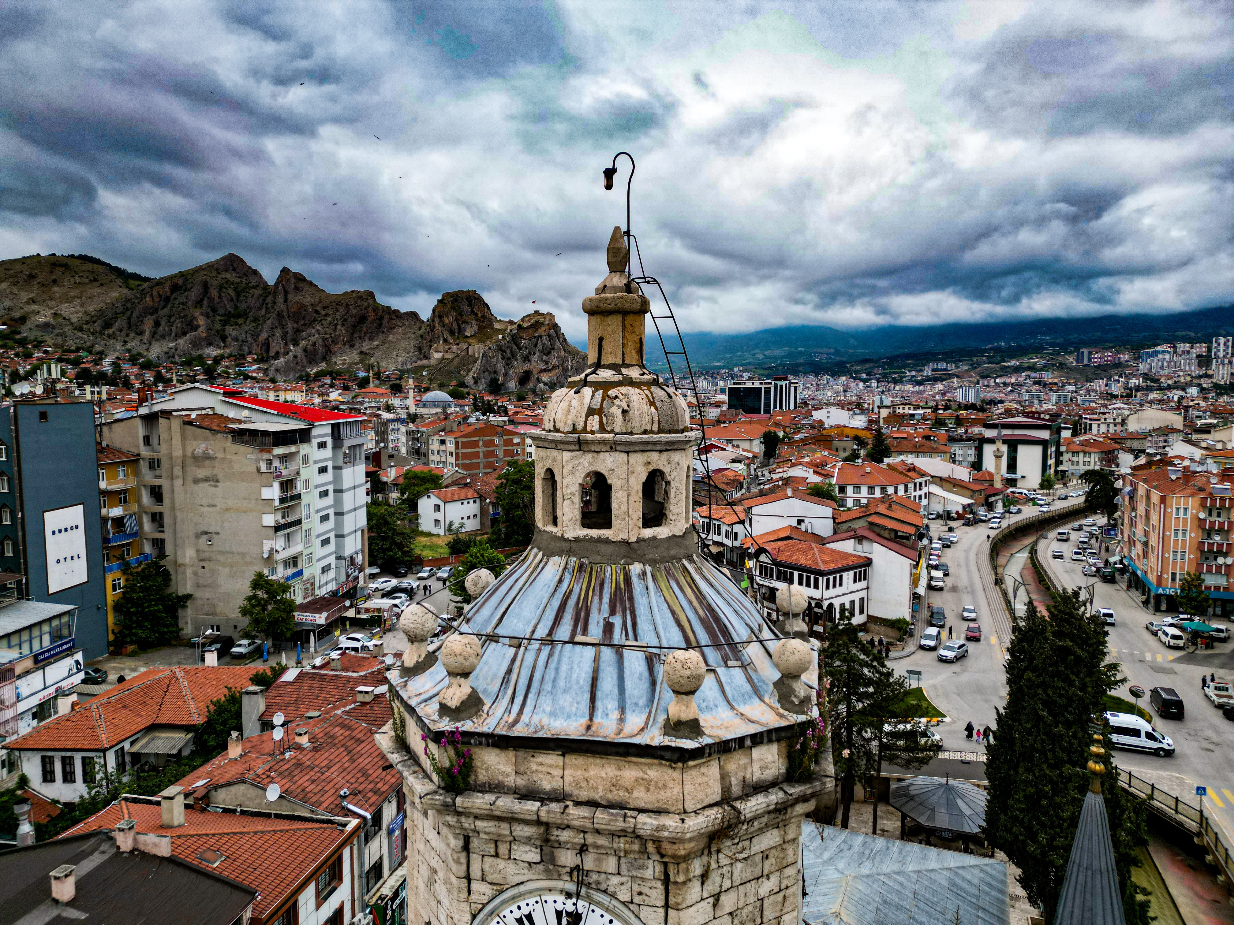 Secret of lamp atop Türkiye's historic clock tower revealed